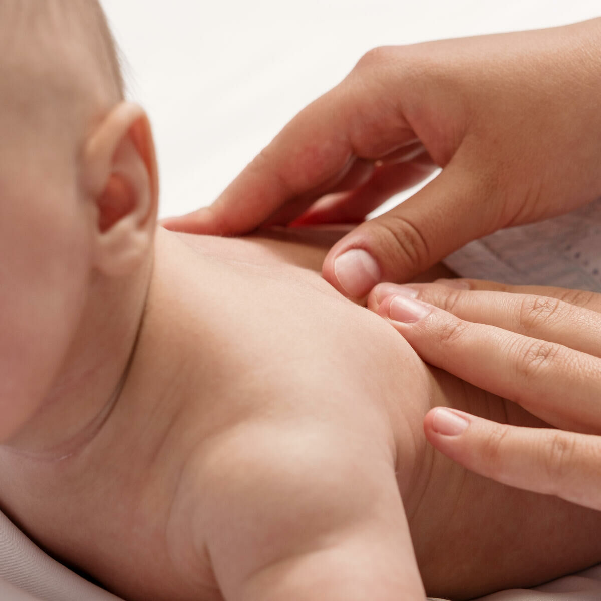 Imagem ilustrativa para o artigo Descubra: O Que É Osteopatia em Bebê e Como Ela Pode Ajudar? da Genuína Conexão
